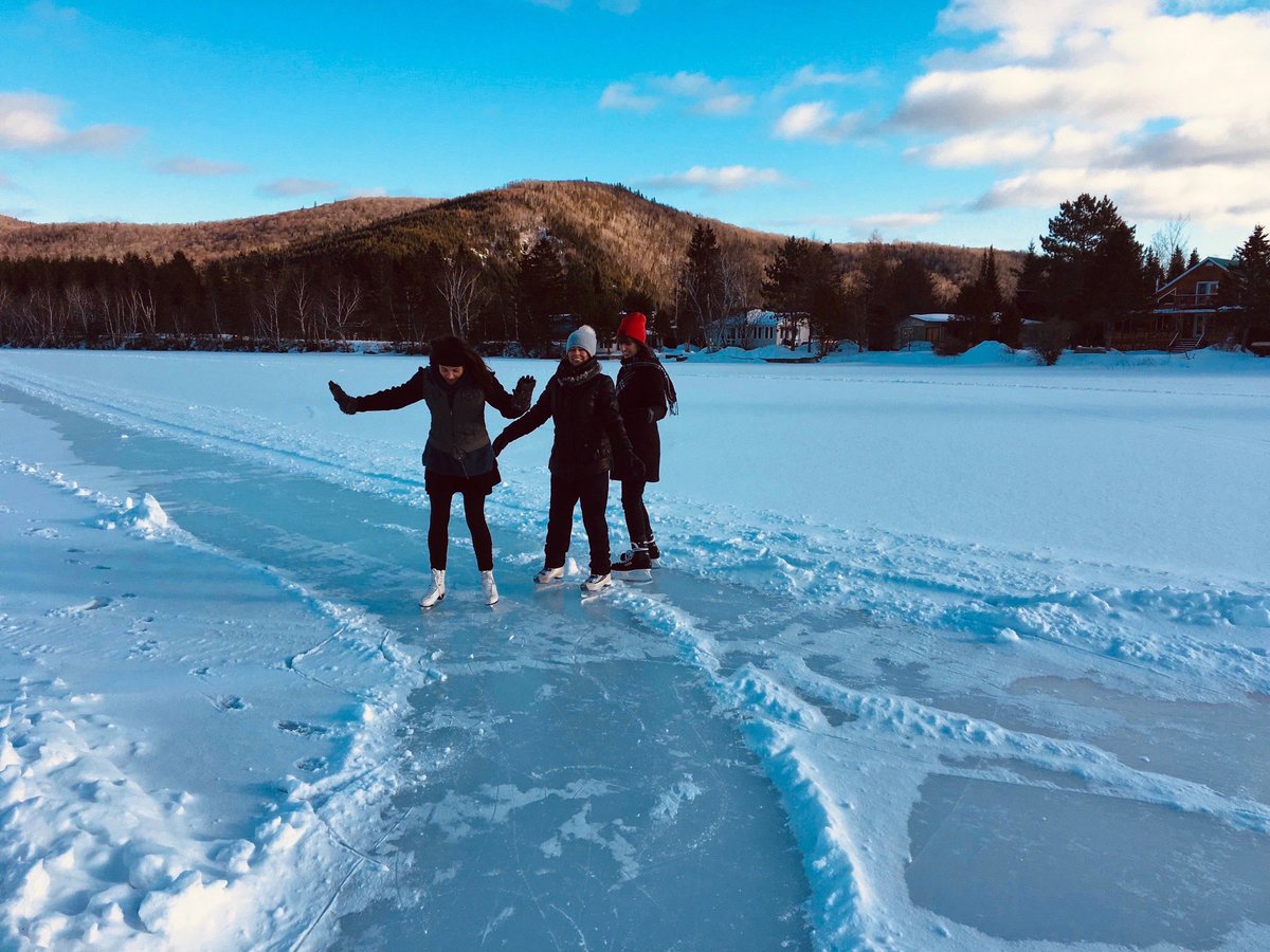 leblond_louise's tweet photo. #Skatingtime #SundayFunday #WinterWonderland #NB #HolidaySpirit 🎄 https://t.co/ttEyeJJxua