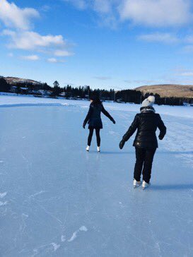 leblond_louise's tweet photo. #Skatingtime #SundayFunday #WinterWonderland #NB #HolidaySpirit 🎄 https://t.co/ttEyeJJxua