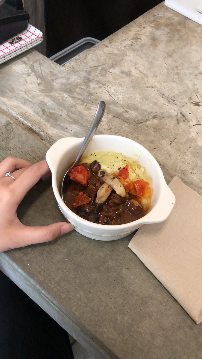 stngee's tweet photo. Pleng Pop-up at Pieces Cafe&amp;Bed
•ถนนทรงวาด
Beef strew with mash คืออร่อยมากแบบลงตัวพอดีสุด ร้านเป็นPop-upเปิดถึงแค่มกรานี้นะคะ ไปลองทานกัน🥰 #อร่อยบอกต่อ #รีวิวคาเฟ่ @aroii https://t.co/YE73fh7TdU