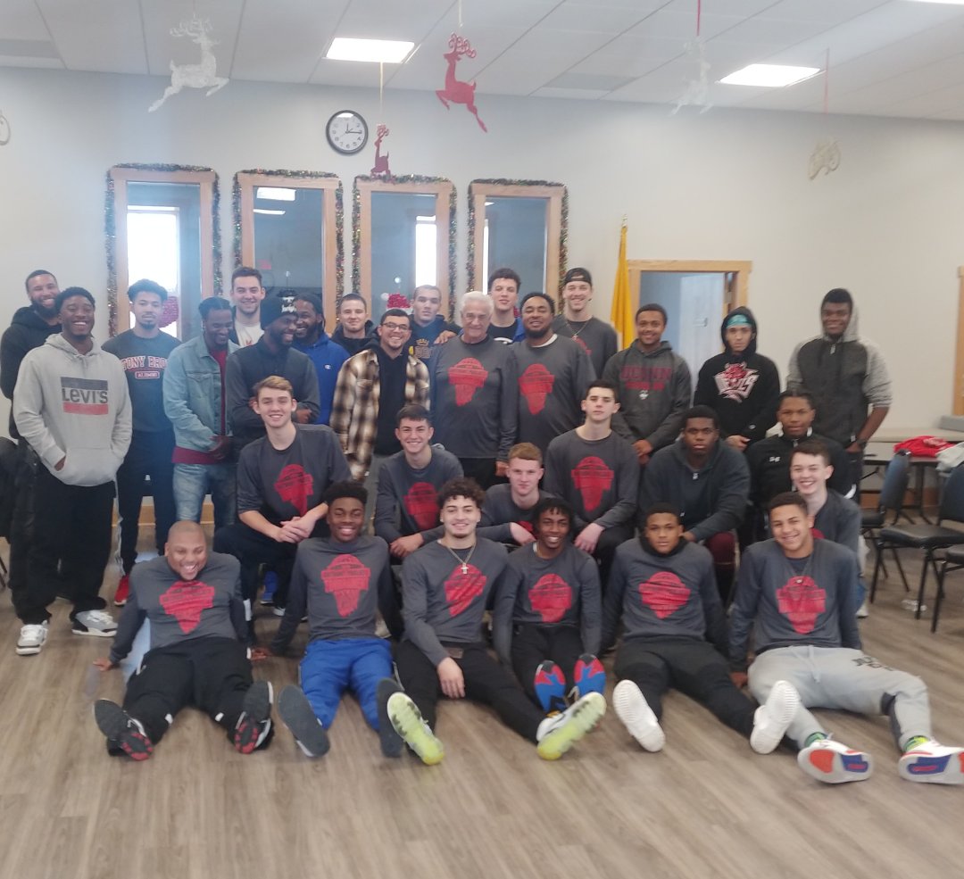 CMReddevilsBB's tweet photo. As part of the Anthony Parlato tourney wknd, CM bball hosted an alumni brunch at the Community Center with current & former players.
#CMFamily #CMAlumni
#CMBB #WeAreCM https://t.co/dJ7vBM1ZSt