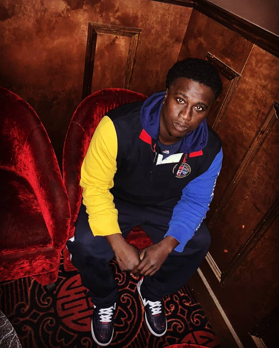 BluescriptDeezy's tweet photo. I see you looking girl come here https://t.co/ck0Ui0JdqX