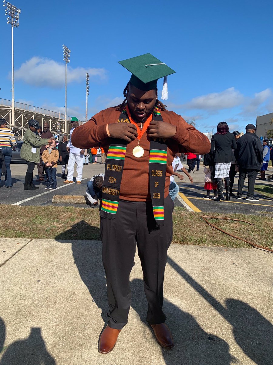 _Coouse's tweet image. O ain’t never dropped these here. 🐍👨🏾‍🎓#FAMUGrad
