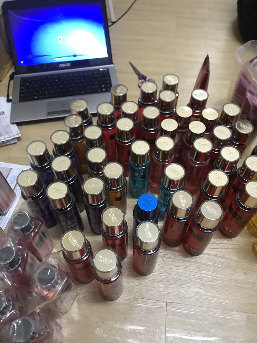 farhanifaizal's tweet photo. Ramai pulak mintak suruh buat sale Victoria Secret ni lagi sekali hm nak keee? I nak offer macam macam ni siap free postage lagi as low as RM26 je 😭

Sale ni akan jalan kalau korang nak jeee 😭😭 100rt baru i start 👀 GO! https://t.co/mBqQSqIBXZ