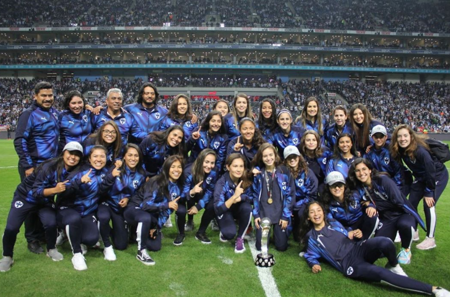 InvictosSomos's tweet photo. Rayados en 2019:

➔ Campeones de Concachampions (final regia).
➔ Campeonas de Liga MX Femenil (final regia).
➔ Podio en el Mundial de Clubes (partidazo ante Liverpool).
➔ Campeones de Liga MX (ante América en el Azteca). 

AÑO HISTÓRICO. #Rayados https://t.co/dIQqeeVb3Y