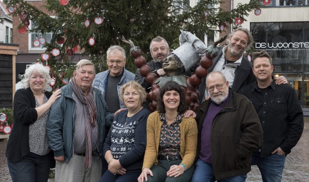 De laatste Stad Tiel/Stad Buren: Blijft bijzonder TIEL Op dinsdag 24 december verscheen de laatste editie van Stad Tiel/Stad Buren. De titel is gekocht door DPG, uitgever van De Zakengids, die Stad Tiel/Stad Buren na ruim 18 jaar... twib.in/l/zK76ppoKrEop