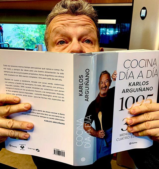 albertochicote's tweet photo. El nuevo libro de @karlos_arguinano .... huele #RicoRico desde que lo abres por primera vez!! https://t.co/O5wSZDto3c https://t.co/IzDy4H51qV