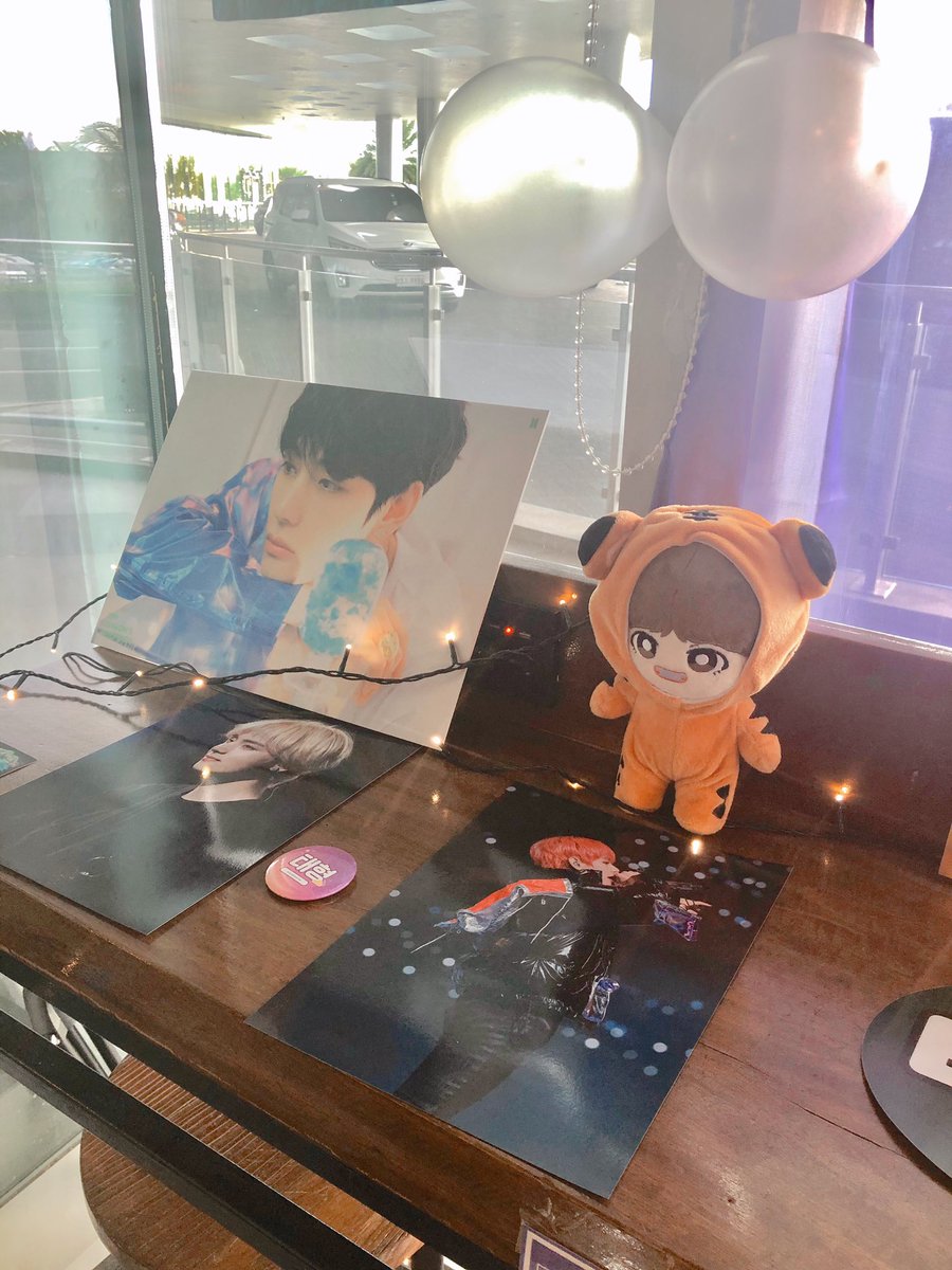 jeibyulie's tweet photo. I made it!!! My first cupsleeve event 💜 thank you for making it extra special✨ @blissfulv_ @fourteenthph #HappyBirthdayTaehyung #HappyTaehyungDay #HappyVDay #ABeauTAEfulDayPH https://t.co/KeeXsEdTsC