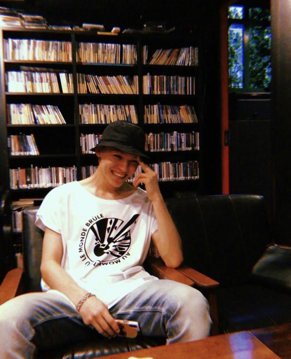 LEEFENIX00's tweet photo. Hansol, meu favorito. https://t.co/SQWf0RGcOU