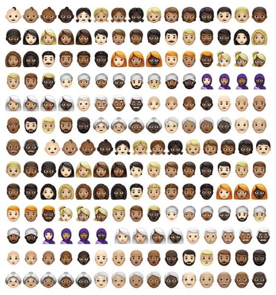 unicef_es's tweet photo. Celebramos la decisión de @Fundeu de elegir los emoticonos como #palabradelaño recordando que, a pesar de nuestras diferencias, ¡todos somos iguales! 😊 https://t.co/MKTbH2vsAS