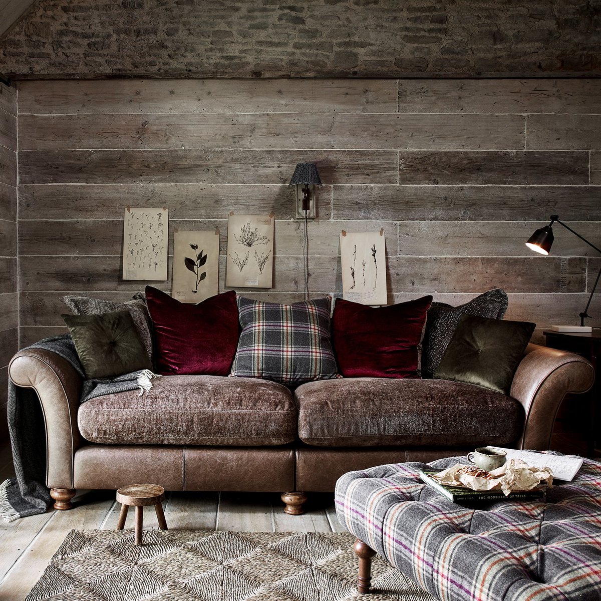 We can't think of anything better than relaxing on the ultra-comfy Blake Grand Sofa at the end of a long day... 😴
#Stollers #Cumbria #WinterSale