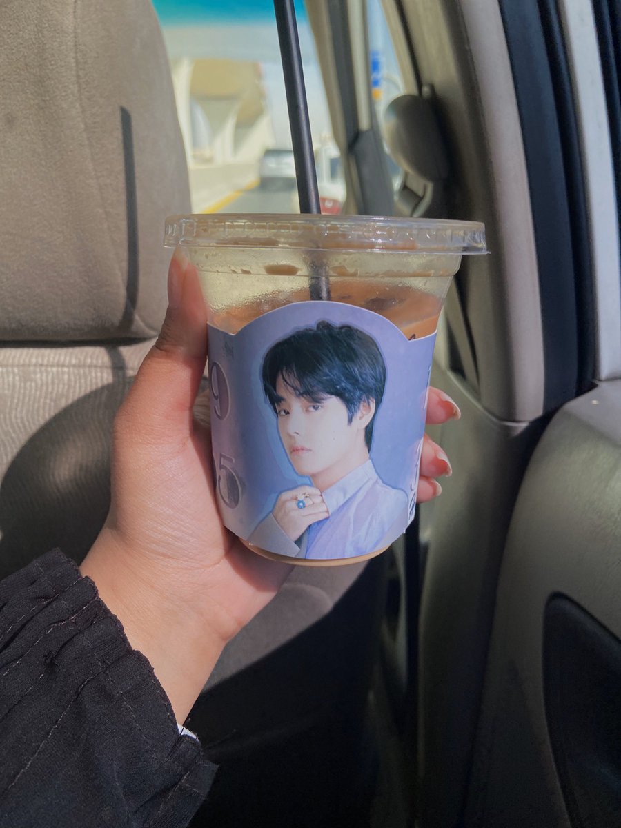 pinkihind's tweet photo. حاولت اصور لكن ماشاءالله كان زحمه ف ماقدرت ف ياس هذا اللي طلع معي @Taehyung_arab
#PhotosForTae #ArtForTae https://t.co/kH4ANjXGwI