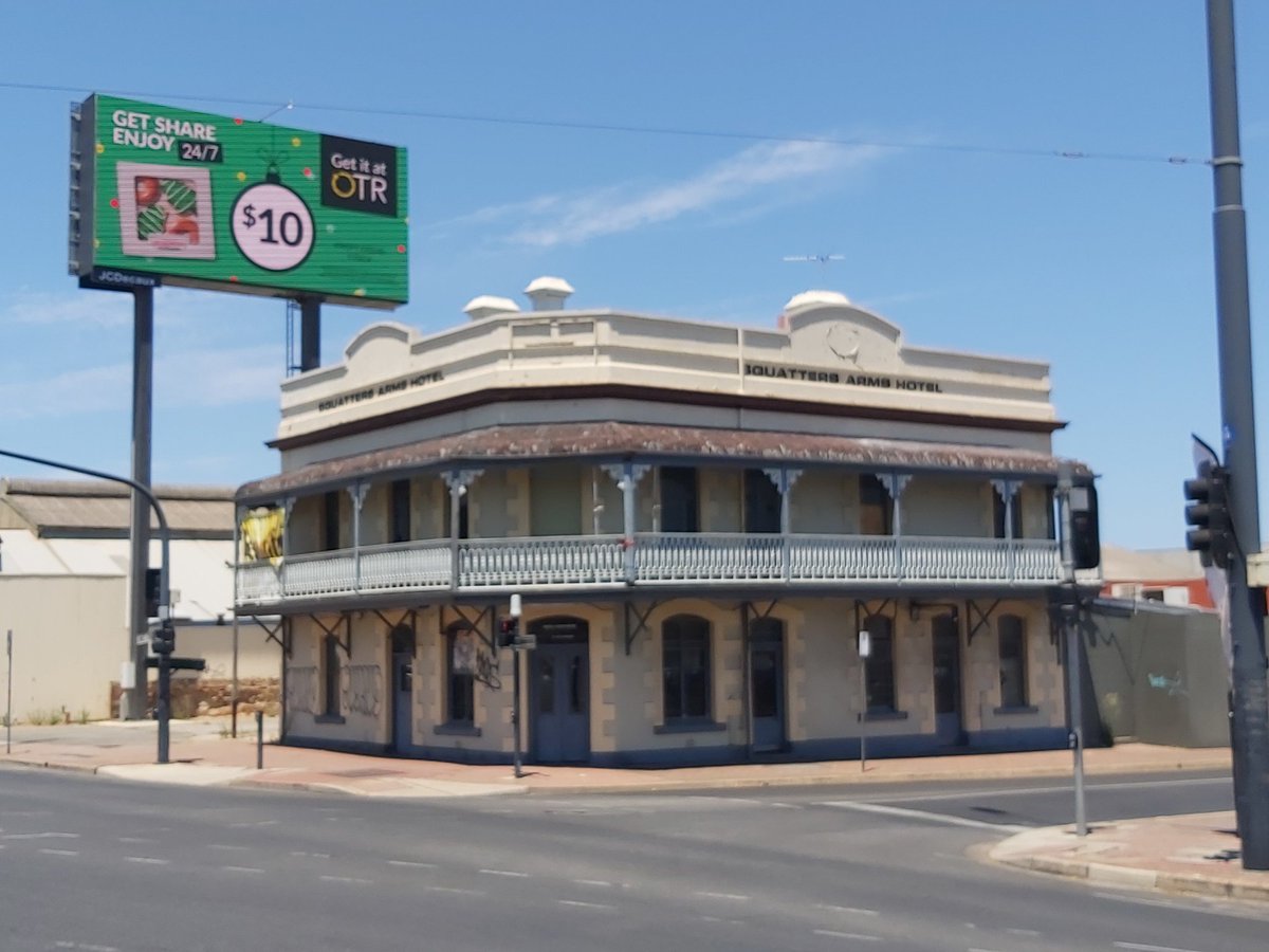  #PubCrawl: I regularly drive past this old pub in Adelaide yesterday and thought I'd stop for a look.The Squatters Arms, Thebarton, has been closed for a couple of years but was very popular on the music scene.I hear it may be in line for a revamp. Unsure how true. #pubs  #beer