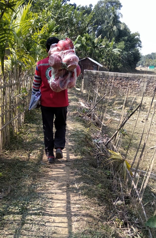 Taslim_Reza_'s tweet image. Swing into action of a #WASH personnel of #BDRCS to the affected #HostCommunity due to the influx. To provide WASH services to with voluntary commitment. #PMO, Cox's Bazar. @QRC, @RotesKreuz_CH, @TurkKizilay, @roteskreuz_de, @RodaKorset,  @danskrodekors, @BDRCS1, &amp;amp; @IFRC.
