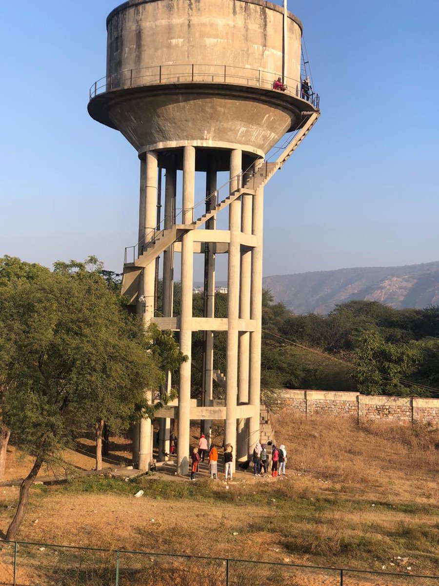 DrRakeshGoswami's tweet photo. बेटियाँ टंकी पर। हाथ में पेट्रोल की बोतल। पंद्रह दिन में दूसरी बार। अब तो ज़िद छोड़ो सरकार। ऐसी हठधर्मिता किस काम की। 
#Postpone1stGradeExam @DrKirodilalBJP @ashokgehlot51 @GovindDotasra https://t.co/nw6OJxltXU