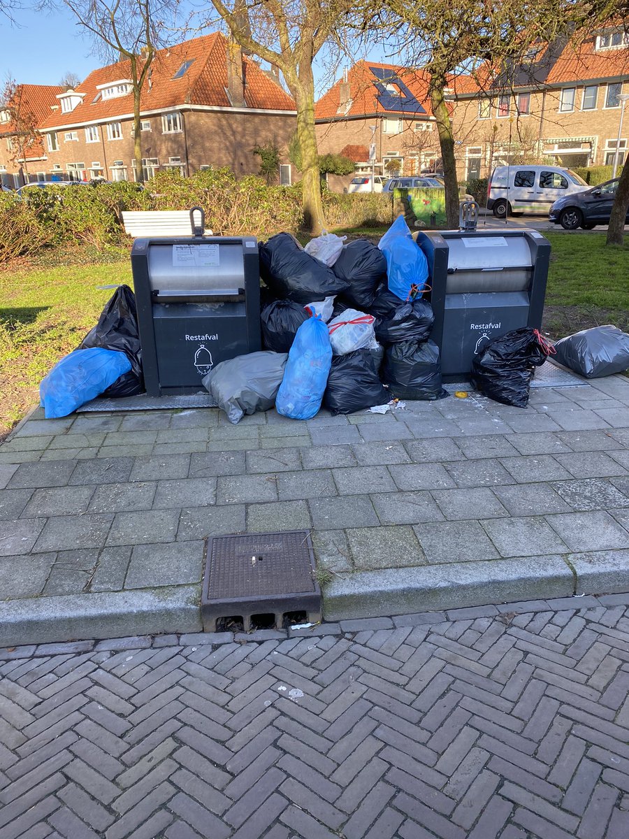 <a href="/ROVAzwolle/">ROVA Zwolle</a> wat een puinhoop aan de #leliestraat in #zwolle