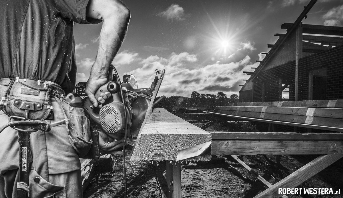 De afgelopen tijd ben ik voor Bouwbedrijf van Pijkeren B.V. op pad geweest om enkele foto's te maken van hun stallenbouw. In samenwerken met Panelprint m heeft het geresulteerd in een te gek eind product.  #bedrijfsfotografie #trots #hoofdopdracht