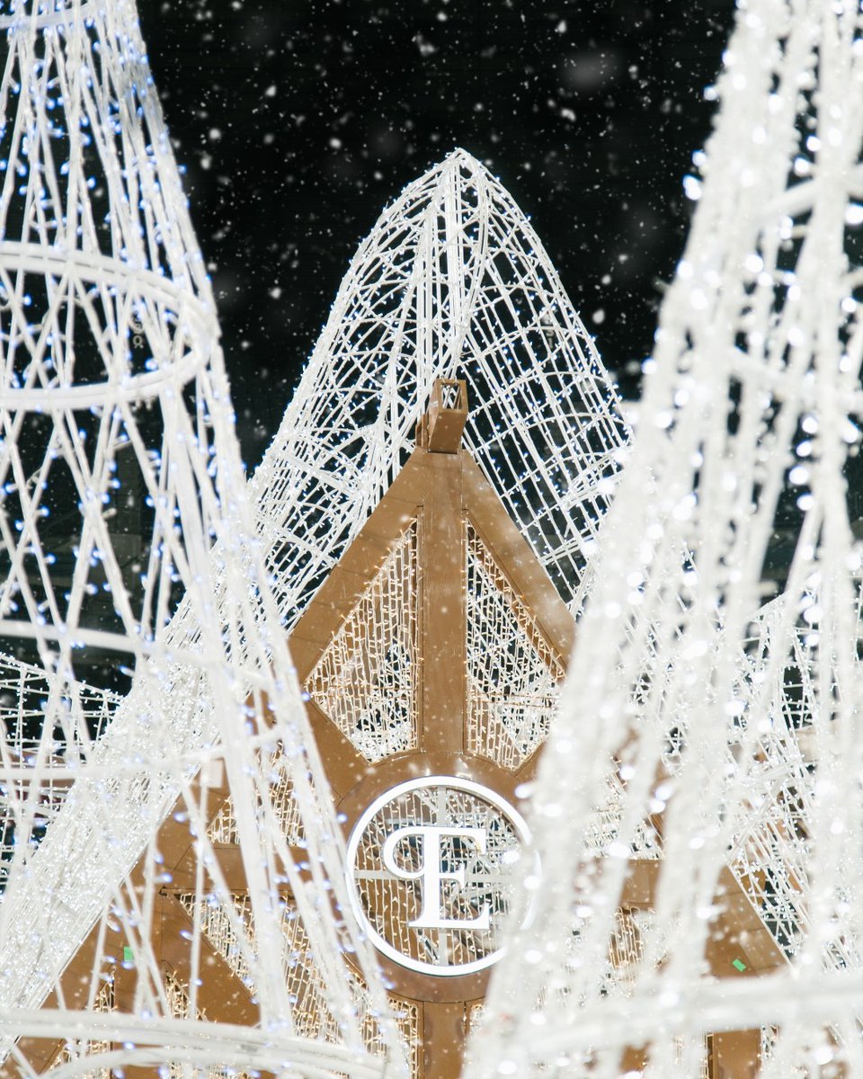 EnchantSEA's tweet image. It was a very merry Christmas. Thank you #Seattle for making Enchant part of your holiday celebration! 💛✨

#Thankyou #EnchantChristmas #Enchant #Christmas #Xmas #holidays #friends #TMobilePark #ThingstodoinSeattle #SeattleDateNight #SeattleTrip #FamilyFun #Mariners