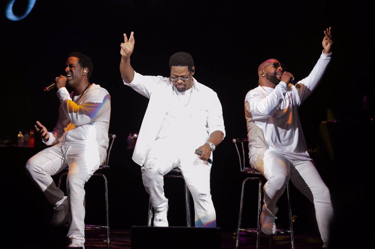 ovationprod's tweet photo. Massive thanks to all who capped off 2019 with us at @BoyzIIMen's soldout evening @rwmanila🌹 Now on to the next one!
#BoyzIIMenMNL2019 #OVATION40 https://t.co/NiGyJqsZtE