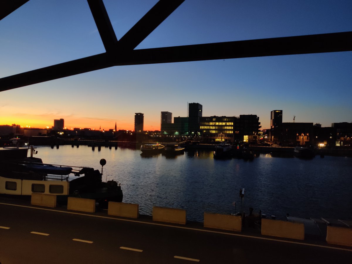 eMenKa's tweet photo. Goedemorgen. #newoffice https://t.co/IJK4wmWpXd