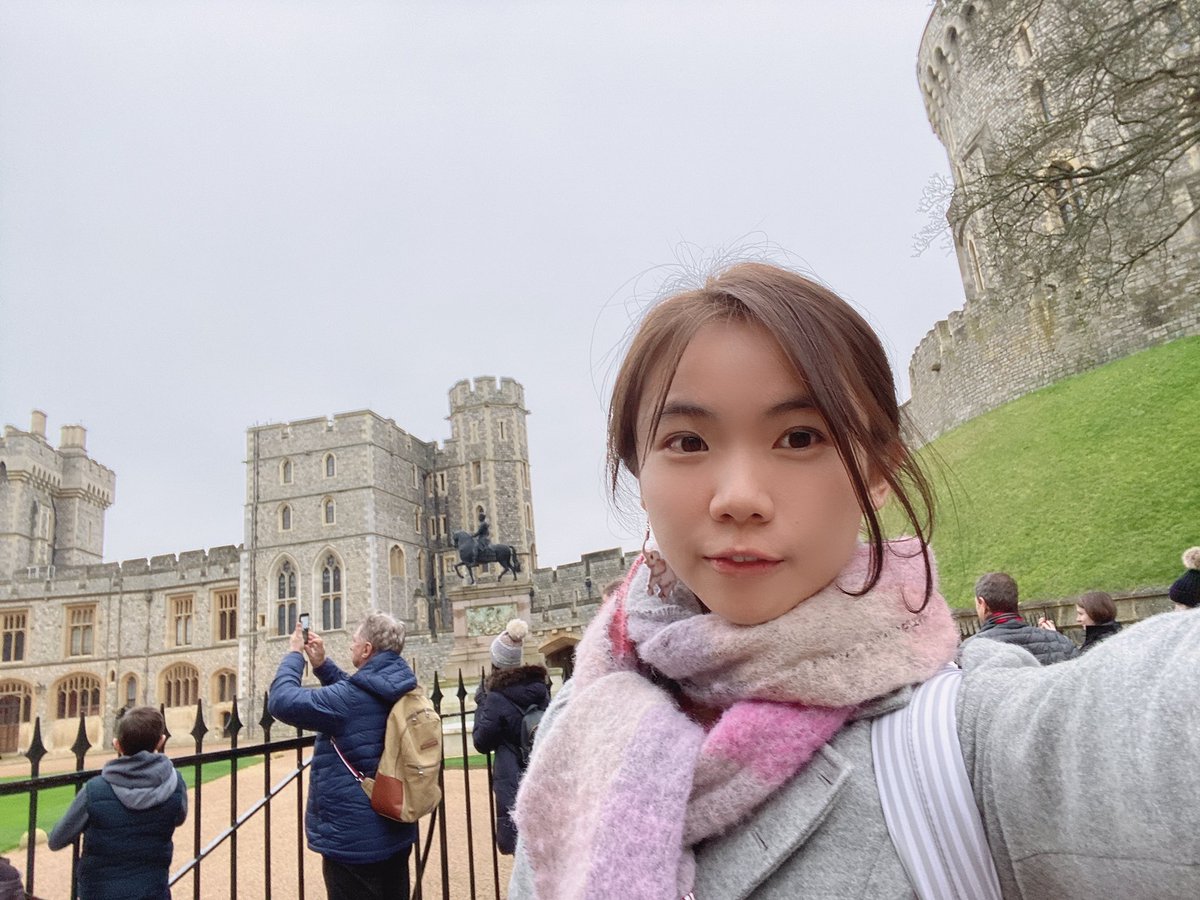 himechar's tweet photo. Visited Windsor and Oxfordshire on our Day 5. The queen’s castle and dukes’ palace were magnificent! Bell is obsessed with the nutcrackers (that’s what she calls the royal guards). We had a magical experience exploring the Wonderland like Alice.
#Diary75 https://t.co/XAYpiawnSd