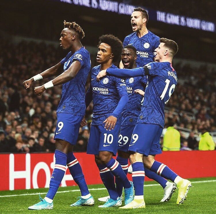 Umear09's tweet photo. London is 🔵🔵

#CFC #KTBFFH https://t.co/63hEmnIC7l