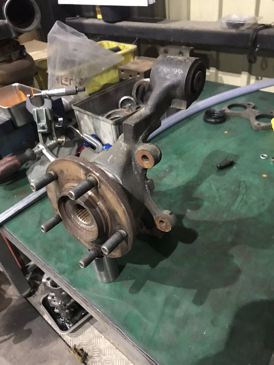 na8cike's tweet image. さぁなんのハブキャリアでしょう？？
#flatfab