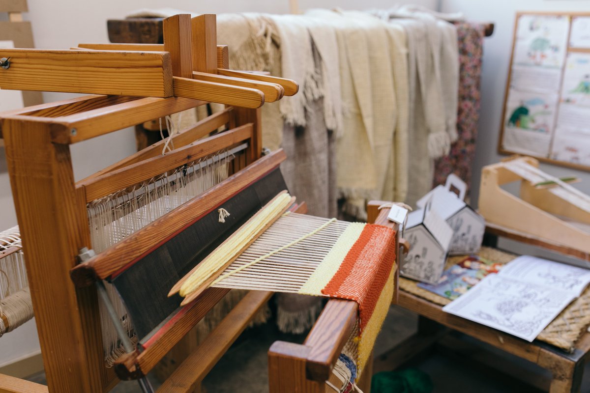 SilkSPInstitute's tweet photo. El Instituto Seda España en su Exposición La Seda en la Real Fábrica de Tapices tiene como importante soporte de la misma a la Eco Granja de La Seda. https://t.co/FpM4l5zyim https://t.co/47aS3OEFd3