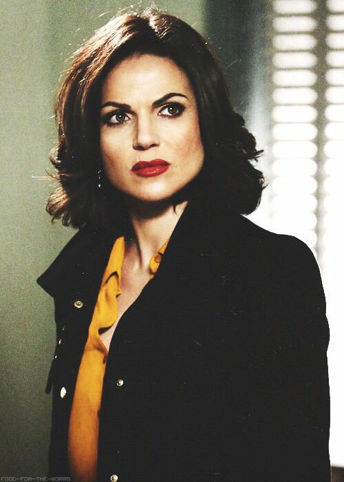𝑨𝒖 𝑺𝒘𝒂𝒏𝒒𝒖𝒆𝒆𝒏 • Instagram 

Onde Emma Swan começa a comentar nas fotos de Regina Mills, a loira só não espera que a atriz fosse lhe responder

ou

Onde Regina Mills se apaixona por sua fã, Emma Swan