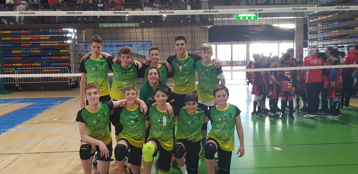 Y este es el equipazo que ha conseguido el Reto. Otro deporte que es minoritario pero que me apasiona cada dia mas . Lucha y entrega todos los dias . Gracias a todos y a mi Hijo Ivan q decidio seguir otra via que no era el futbol. Pero que es igual de apasionado que su padre