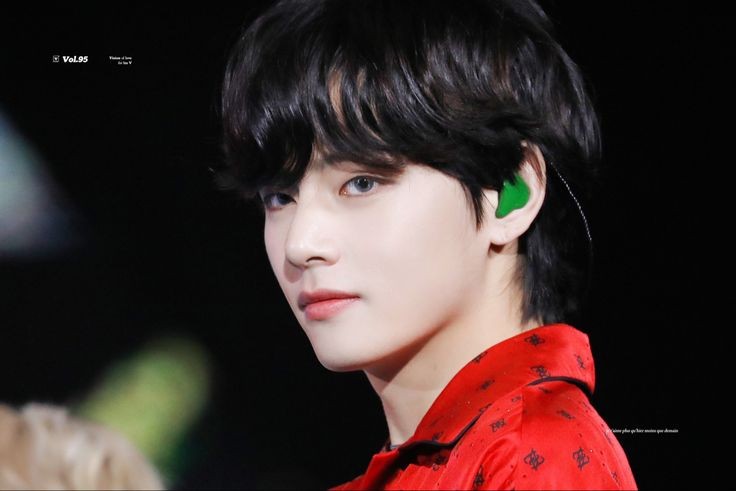 vanmin2001's tweet photo. Chúc mừng sinh nhật anh Taehyung..........................
💜💜💜💜💜💜
#HappyBirthdayTaehyung #방탄소년단 #태형이가_태어나줘서_아미는김쁩니다 #HappyVDay #BornToVLoved 
#태형생일ᄎᄏ #BTS #BTSV https://t.co/2PUpnMq7pP