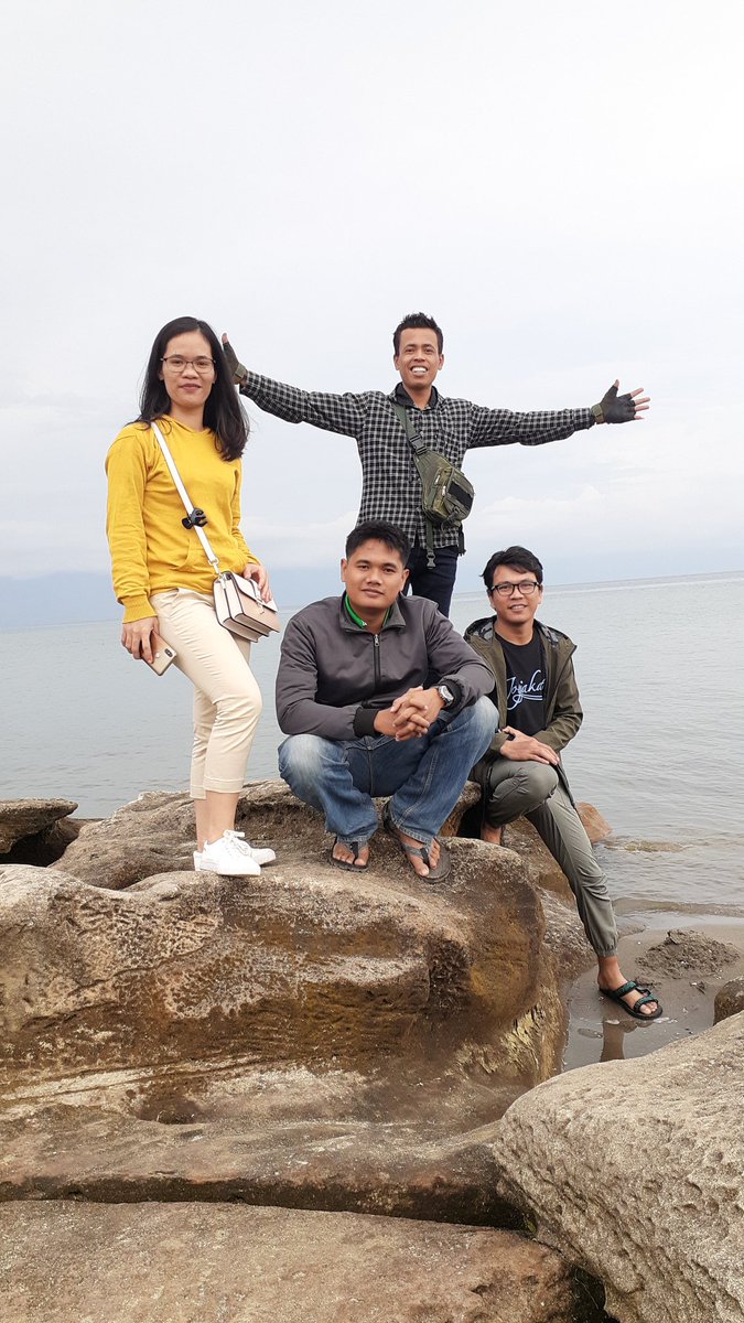 judihar's tweet photo. XII IPA 2
SMA N 2 PANGURURAN
BATU HODA BEACH
#2007-2010-->2019
#samosir island https://t.co/XfWQHPQTFB