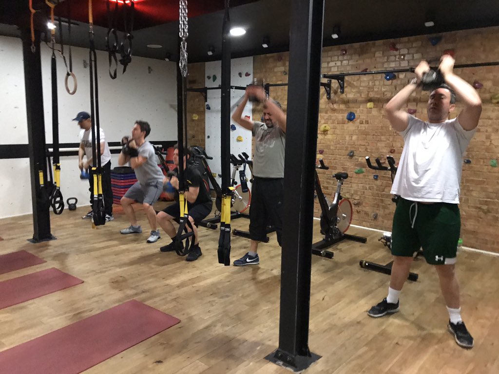 Great effort on our whole body strength session from the guys. 
.
Lots of pull and press variations to really build a strong, balanced physique 👍
.
#mondaymorivation #health #healthy #gym #workout #exercise #finchley #eastfinchley #hampstead #menstraining