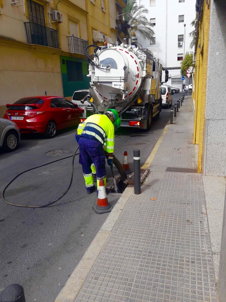 AguasDeHuelva's tweet photo. 12 MESES, 12 COMPROMISOS. Repasamos un año de #RSC2019: OCTUBRE Nuestros operarios 👷🏽♂️ intensifican las labores de limpieza preventiva 🚛 de los colectores e imbornales de #Huelva antes de que aparezcan las tan deseadas lluvias
⛈☔️ https://t.co/8uB4CNY0Hl