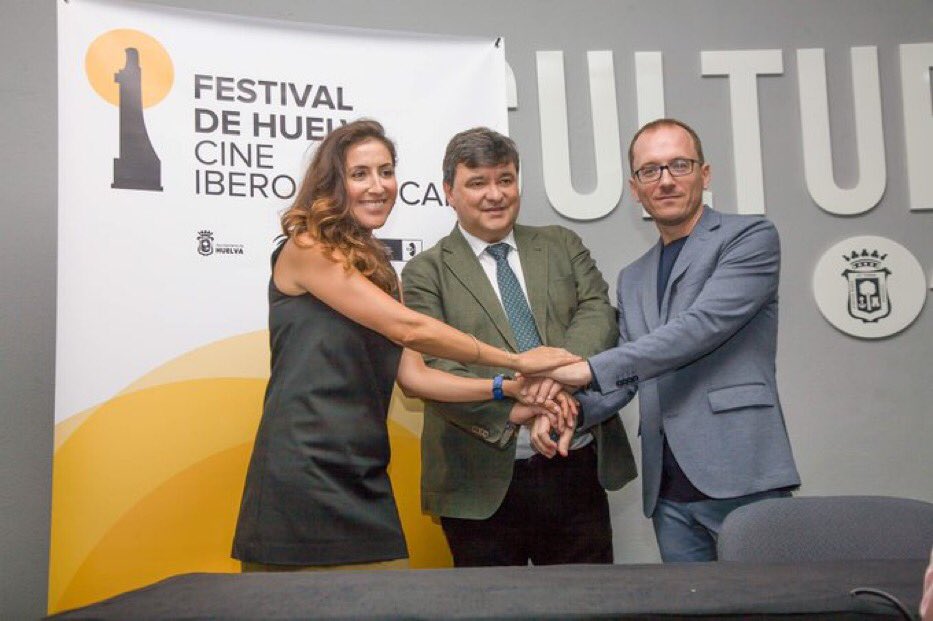 AguasDeHuelva's tweet photo. 12 MESES, 12 COMPROMISOS. Repasamos un año de #RSC2019: NOVIEMBRE
Renovamos convenio para colaborar con la 45 edición de @Festicinehuelva
🎥 🎞 “acercando nuevamente culturas a ambos lados del Atlántico”
#HuelvaesdeCine #SomosCine #SomosIberoamérica https://t.co/uZzlJwEEap
