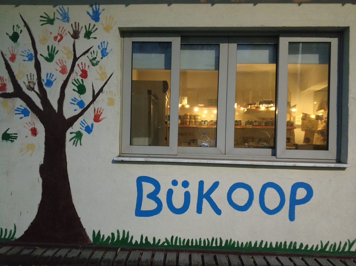 bukoop's tweet image. Yılbaşı sebebiyle 31 Aralık Salı günü Baraka akşam nöbetinde, 17.00-17.30 arasında, ve 1 Ocak Çarşamba günü  tamamen kapalı olacak. 31 Aralık Salı günü ise Baraka öğlen 13.00-14.00 arasında 1 saat açık olacak. İyi yıllar dileriz🌲🌲😍