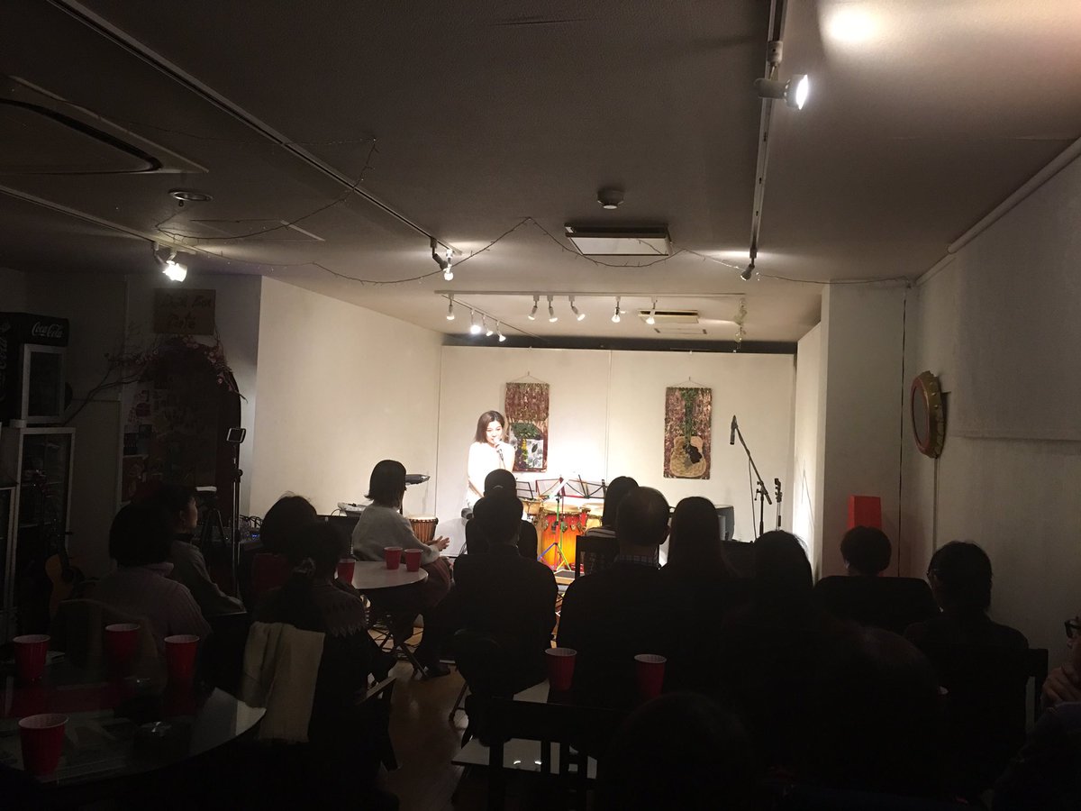 chuokubo1's tweet photo. 初のソロパーカッションライブを行った松尾弥生さん 

今回5回の自主企画からのライブ
演奏クオリティが確実に上がっていたのがわかりました。

また女性でaFrameをガッツリ叩く見たこと無いです、ぜひaFrame でも先駆者を目指して欲しいです！

#松尾弥生 #borderlessproject #beatboxcafe https://t.co/bmdfw4e5R7