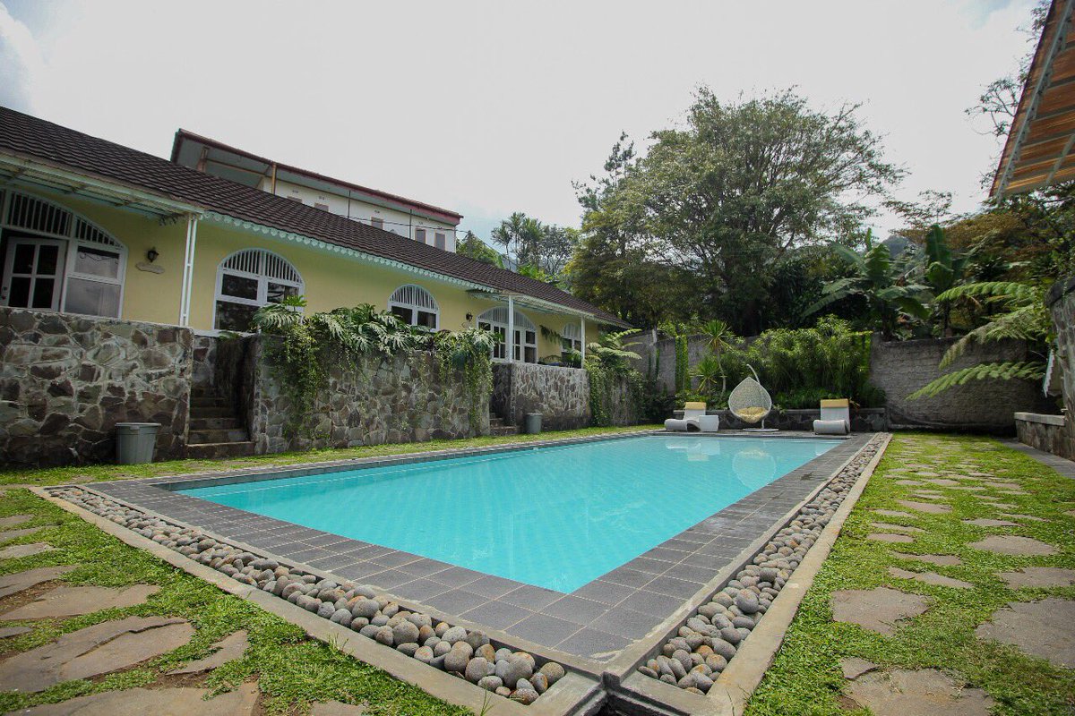 m_indriasari's tweet photo. @AdjieSanPutro 15 villa disewakan di Cisarua-Puncak. Fasilitas kolam renang, bbq, karaoke, biliar, tenismeja, playground, hammock room. Cek: https://t.co/Oe2r3pYfGV https://t.co/EnleHltFKZ
