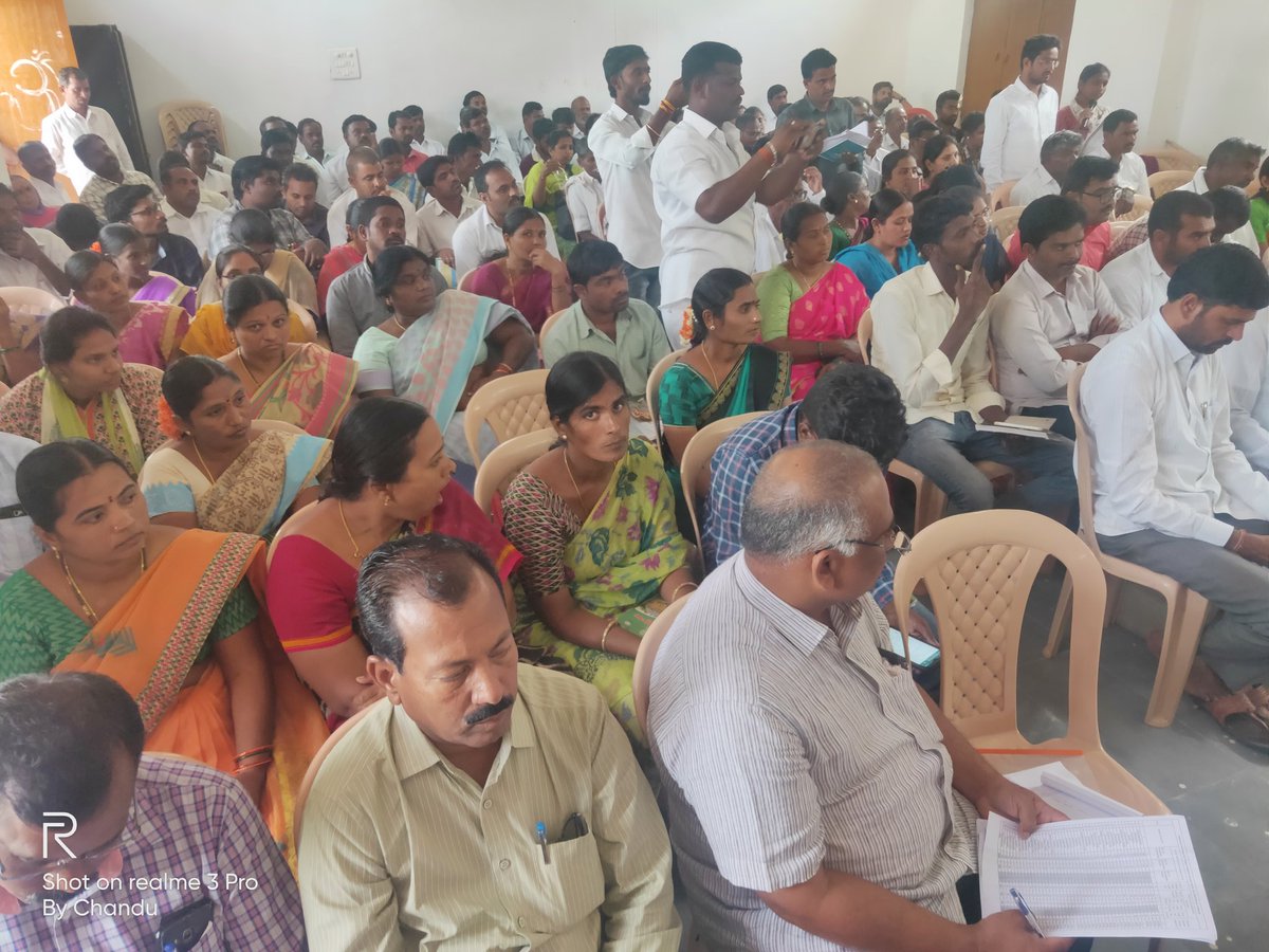 drdombnr's tweet photo. DRDO madam held a meeting with Sarpanches,Panchayat Secretaries &amp; FAs of Koilkonda Mandal to review the progress of construction works of soak pits,dumping yards &amp; crematoria, NREGS,TKHH progress in the mandal.
@kranthi_valluru
@Collector_MBNR @DRonaldRose https://t.co/LDIdPLCCCr