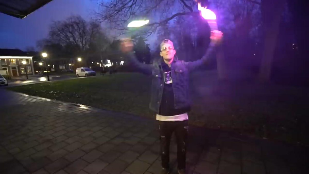 BrandwondNL's tweet photo. Puberjongens lopen het grootste risico op vuurwerkletsel. Dit doen we eraan: https://t.co/D3TCv5GYA7 https://t.co/s4xlXKcxeJ