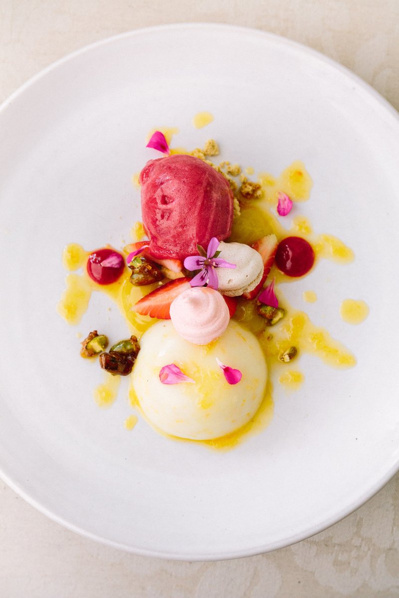 UrbanLifeSA's tweet photo. Orange Blossom Panna Cotta, Macerated Strwaberry, Meringued, Rasberry Sorbet, orange Reduction https://t.co/VUCj3UJZuz https://t.co/9JM4J7PJuh