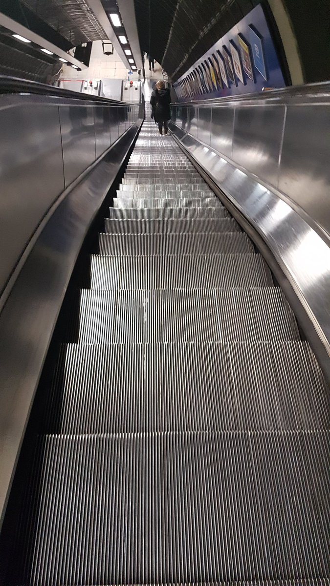 You know its holidays when London bridge <a href="/TfL/">TfL</a> looks like that. What a breeze this morning was! #londonlife #tubelife