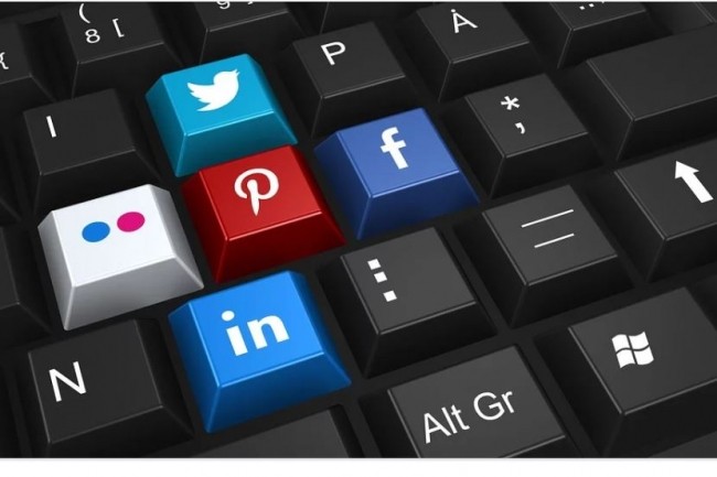 CleverConnect's tweet photo. #CCtweetreview
Selon la dernière étude de l’@Apecfr, 85% des #entreprises font aujourd’hui appel aux réseaux sociaux pour #recruter des #cadres 🌐
👉 https://t.co/Qxi71lnWb2 @MondeInformatiq #RH #ModayMotivation #emploi #recruiting #SocialNetwork #numérique #CandidatesFirst https://t.co/CXgoa62gkK