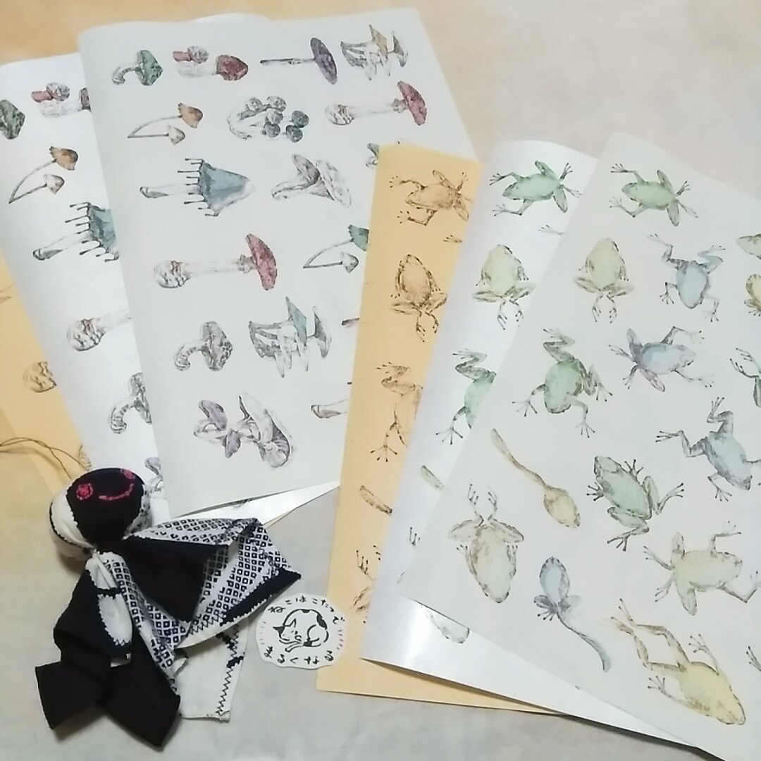 namacoko7216's tweet photo. 大須ともしびアパート2F
@tender_head さんに立ち寄りカエルとキノコのpaperを
これを蝋引きしたい✨
浴衣生地のてるてる坊主も可愛くて一緒にお迎えしました
早速カバンにつけたら帰りは傘をささずに帰れました
(´∀`*)ウフフ←そしてあちこちで傘を置き去りにする
#tenderhead
#ともしびアパート https://t.co/K1lcO7Ly6v