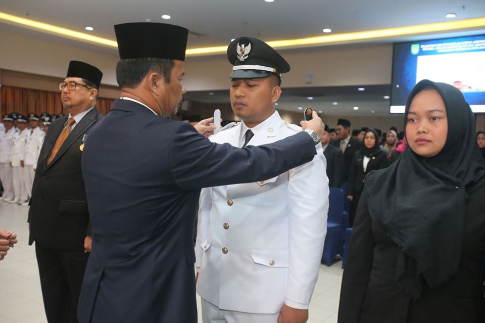 batam_kata's tweet photo. Lantik 352 Pejabat Pemko, HMR Minta Lebih Kreatif dan Inovatif dalam Membangun #ASN #Azril #Batam #HAM #HMR #Jefridin #Pemko #PNS #Salim https://t.co/8DbsU2uUEo https://t.co/ESCXYq8Aql