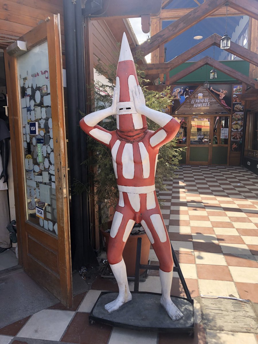 Chihiro あとは南極探査 とヤマナ族などの先住民族 奇抜なボディペインティングで有名なセルクナム族は 全裸で極地の気候に対応していたのに 入植者に服を強要されたことも絶滅の要因だとか