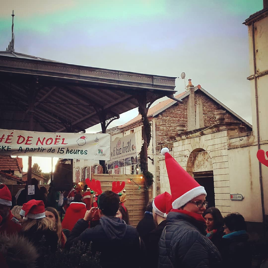 chorale_u's tweet photo. Joyeuses fêtes à tous !
Quelques images du concert de Noël de Chauriat en attendant les projets de 2020 !
#concert #chorale #noel https://t.co/ZM93ZOrCa2