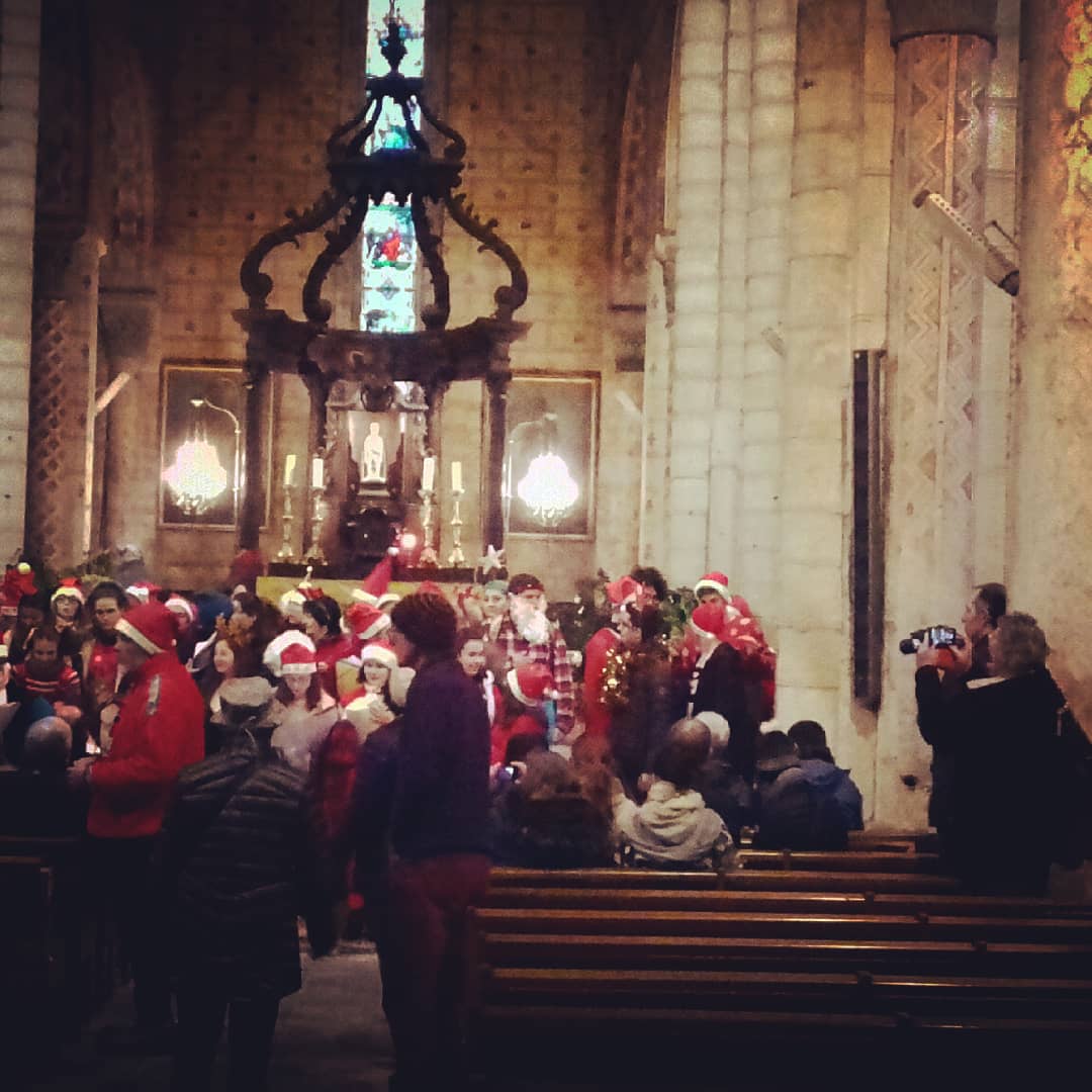 Joyeuses fêtes à tous !
Quelques images du concert de Noël de Chauriat en attendant les projets de 2020 !
#concert #chorale #noel