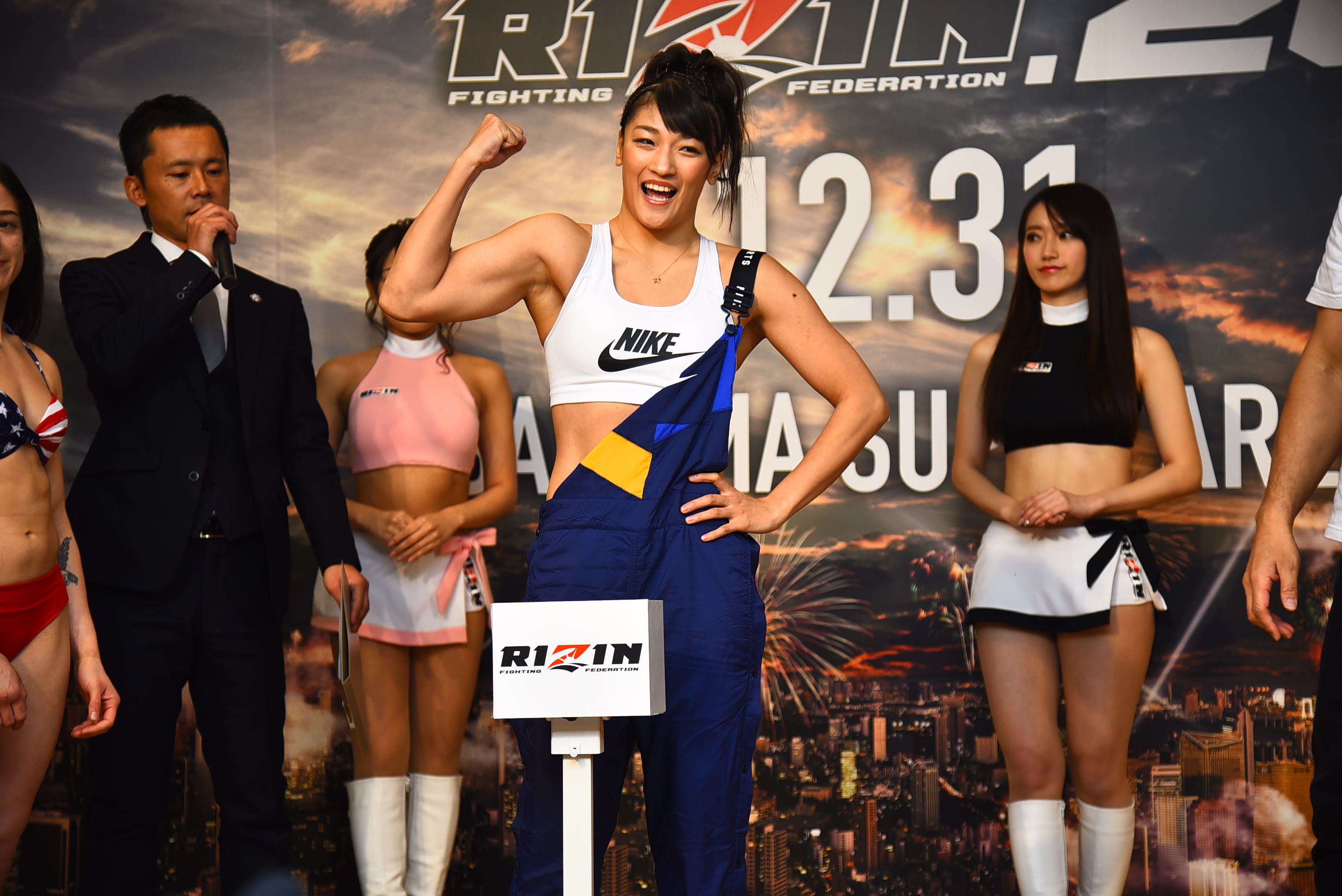 RENA ボクサー 【12.31RIZIN 計量パスのRENA「めちゃくちゃ調子はいい」と過去最高の仕上がりをアピール】  『RIZIN.20』前日計量 6月14日『Bellator 222』で一本負けしているリンジー・ヴァンザントとの再戦を迎えるRENAは50.65kgで  ...