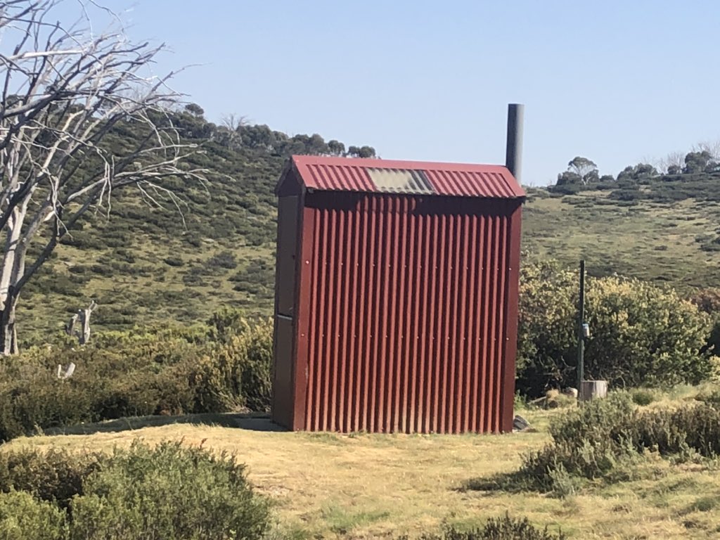 O’keefe’s Hut outhouse in evening light, and the outhouse at Valentine Hut earlier today. I’m going through a bit of an outhouse arthouse phase  #AAWT