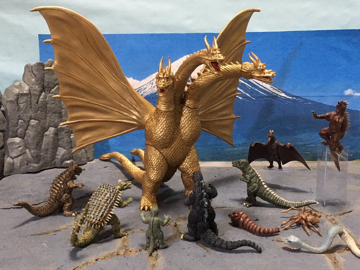 怪獣総進撃はキングギドラが袋叩きで可哀想だからこれぐらいサイズ差が